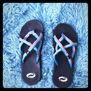Strapped thong yoga sandals